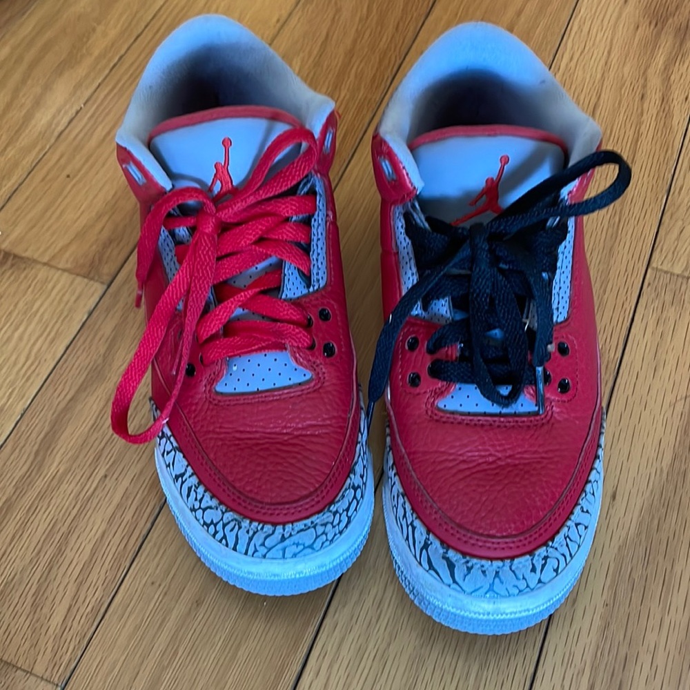 Authentic red Jordan’s. Great condition ❤️🤍